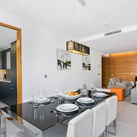 Sleeps 4 Air Con Wifi