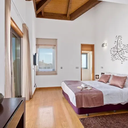 Sleeps 4 Air Con Wifi فيلة